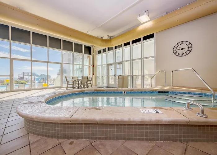 Phoenix Gulf Towers 1507 Apartment